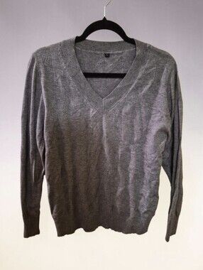 Classic V-Neck Gray Sweater Size L
